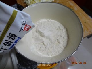 葱香蛋饼的做法步骤：1