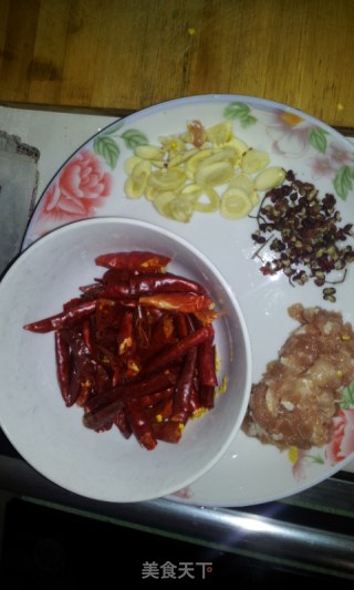 干煸豆角的做法步骤：1