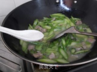 芦笋炒肉片的做法步骤：6