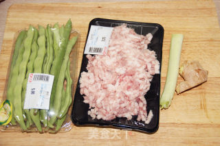 清香诱人的口感--【豆角猪肉饺】的做法步骤：1