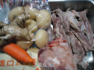 牛肉炖马铃薯的做法步骤：1
