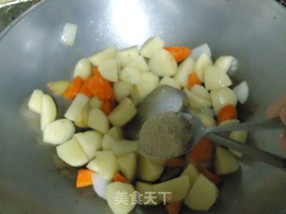 牛肉炖马铃薯的做法步骤：4
