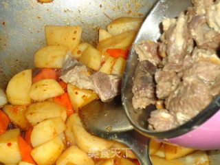 牛肉炖马铃薯的做法步骤：7