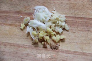 难以抗拒的浓香~~【红烧排骨面】的做法步骤：2