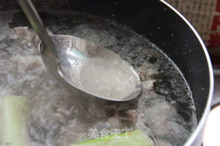 难以抗拒的浓香~~【红烧排骨面】的做法步骤：4