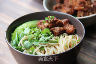 难以抗拒的浓香~~【红烧排骨面】的做法步骤：20