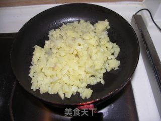 土豆鸡蛋饼的做法步骤：3