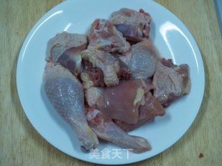 吮指鸡块的做法步骤：1