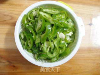 辣椒圈炒火焙鱼的做法步骤：2