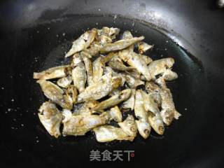 辣椒圈炒火焙鱼的做法步骤：3