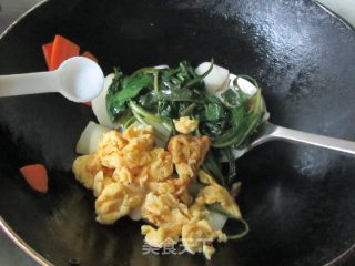 蒲公英鸡蛋炒年糕的做法步骤：13