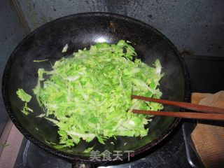 【快手菜】——茴子白炒粉条的做法步骤：2