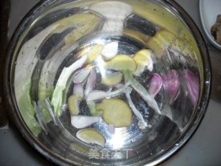 电压锅版盐焗鸡的做法步骤：7
