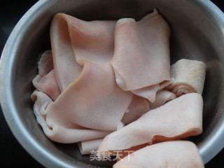凉拌猪皮冻的做法步骤：1