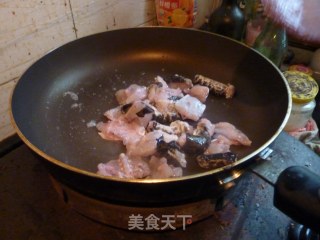 青笋爆牛蛙的做法步骤：8