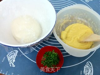 香葱手撕酥饼的做法步骤：2