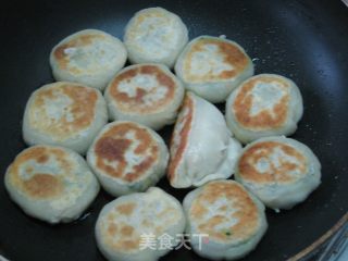 好吃易做的韭菜盒子的做法步骤：1