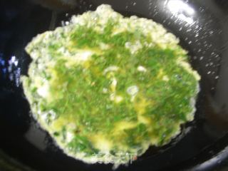 香椿芽鸡蛋饼的做法步骤：5