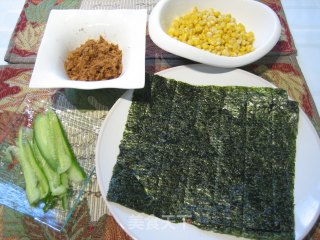 日式肉松玉米手卷饭的做法步骤：1