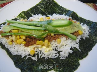 日式肉松玉米手卷饭的做法步骤：3