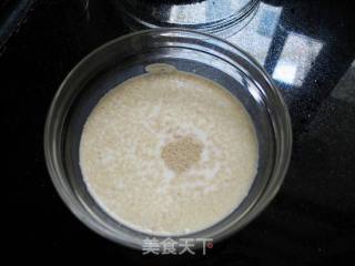 新奥尔良烤鸡肉披萨的做法步骤：2