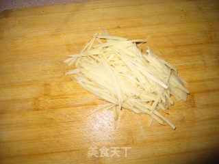 [快手菜]——酱油土豆丝的做法步骤：2