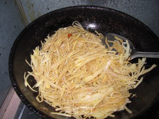 [快手菜]——酱油土豆丝的做法步骤：7