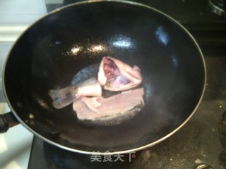 酸汤鲈鱼的做法步骤：4