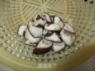 香菇烧豆腐的做法步骤：3