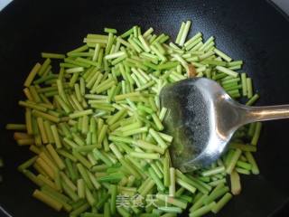 蒜薹炒肉丝的做法步骤：9