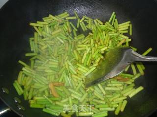 蒜薹炒肉丝的做法步骤：10