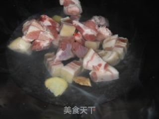 腌笃鲜的做法步骤：1