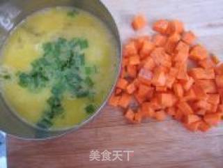 鸡蛋胡萝卜炒毛豆的做法步骤：1