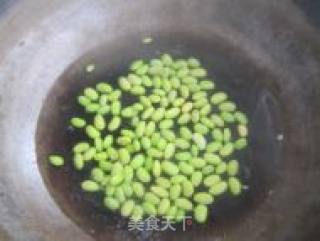 鸡蛋胡萝卜炒毛豆的做法步骤：3