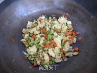 鸡蛋胡萝卜炒毛豆的做法步骤：7