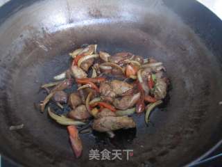 胡萝卜洋葱炒鸡肝的做法步骤：10