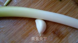 菜花炒面筋的做法步骤：1