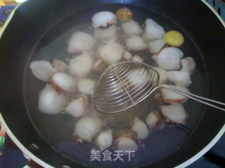 鱿鱼烧鹌鹑蛋的做法步骤：3