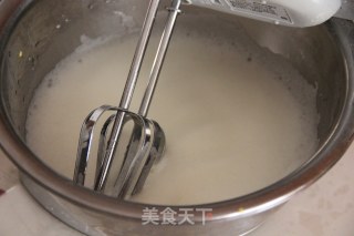 【抹茶草莓卷】的做法步骤：10