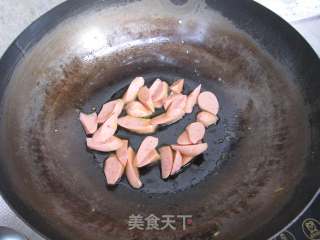 洋葱炒香肠的做法步骤：3