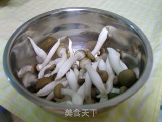 零危机比基尼减肥计划之五彩呛蟹味菇的做法步骤：1