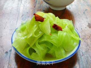 一盘春色—炝拌莴笋的做法步骤：5