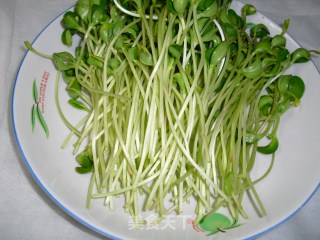 凉拌豌豆苗的做法步骤：2