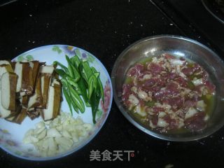肉炒香干的做法步骤：3