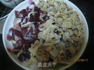 酸辣鸡杂的做法步骤：2