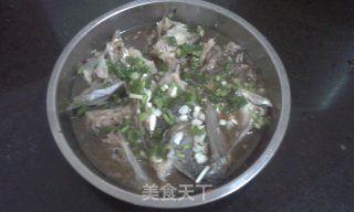 豉汁蒸鳙鱼头的做法步骤：2