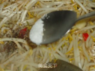 奶油炒豆芽的做法步骤：3