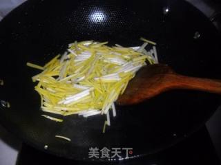 韭黄炒鸡蛋的做法步骤：4