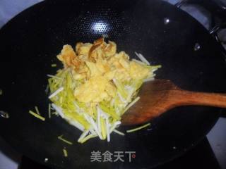 韭黄炒鸡蛋的做法步骤：5