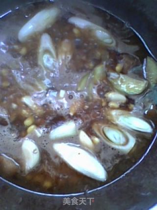 红烧肉焖黄豆的做法步骤：6